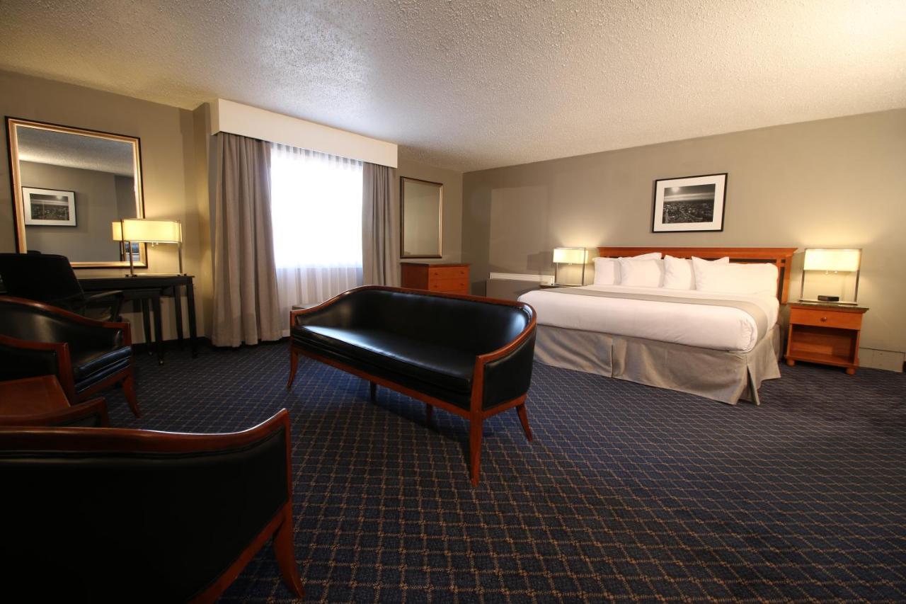 ทราเวลลอดจ์ บาย วินด์แฮม เมดิซิน แฮต Hotel เมดิซีนแฮท ภายนอก รูปภาพ