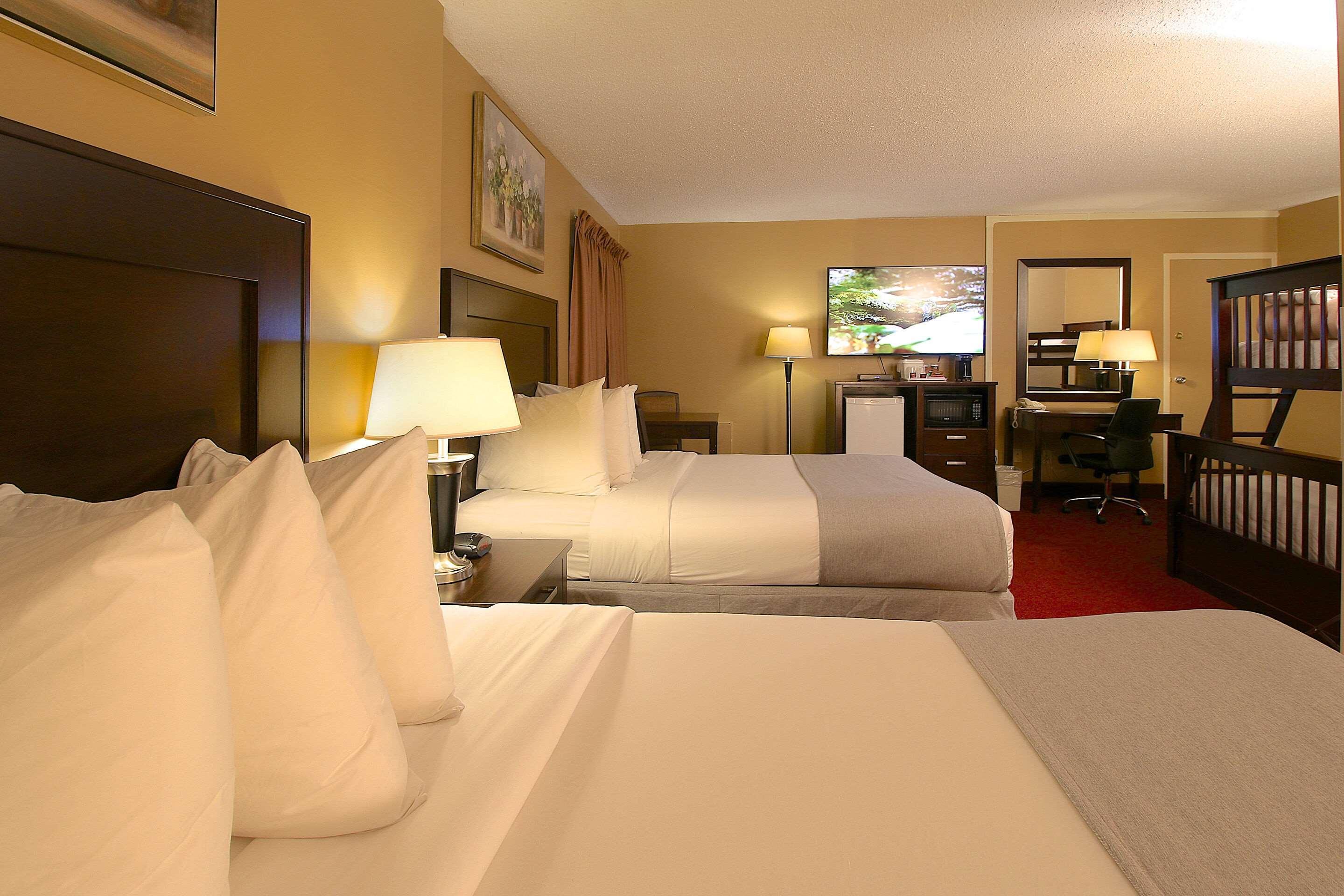 ทราเวลลอดจ์ บาย วินด์แฮม เมดิซิน แฮต Hotel เมดิซีนแฮท ภายนอก รูปภาพ