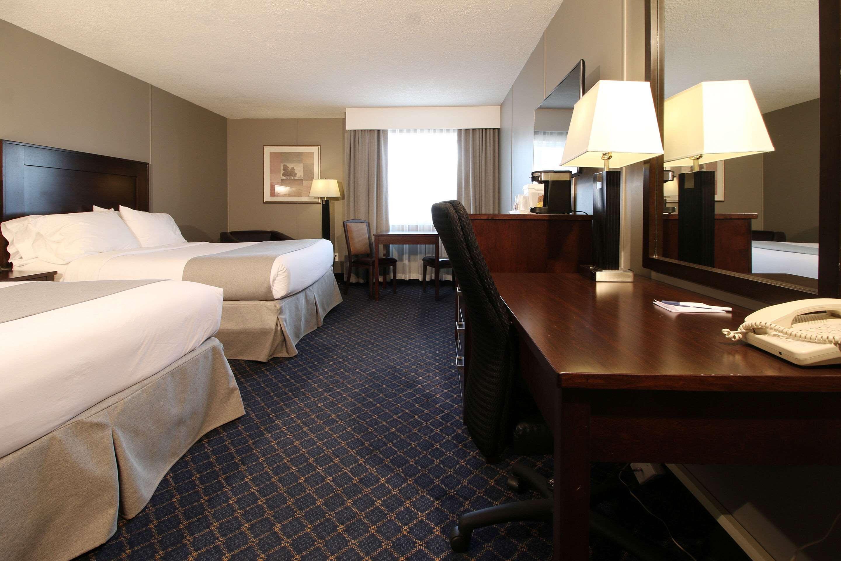 ทราเวลลอดจ์ บาย วินด์แฮม เมดิซิน แฮต Hotel เมดิซีนแฮท ภายนอก รูปภาพ